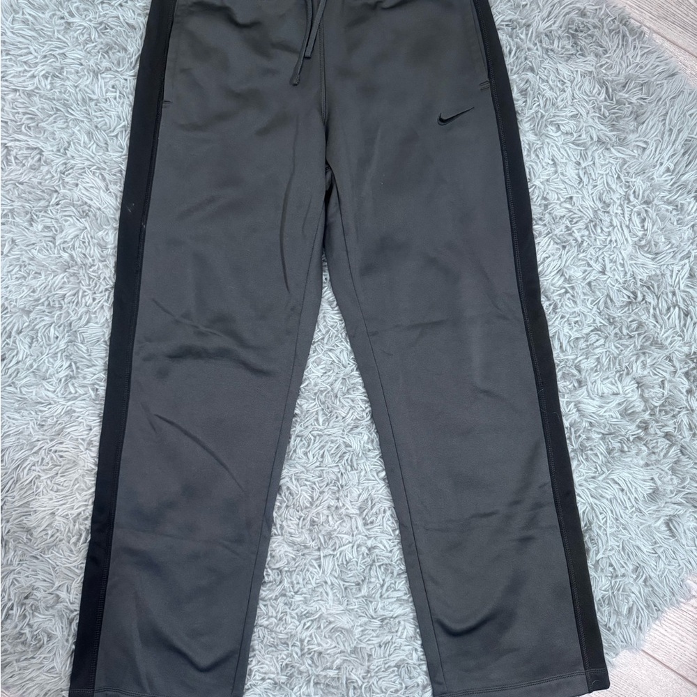 Nike Women’s Gray Sweatpants with Black Accents
